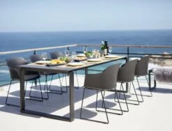 KOPERVIK L215 Bord Grå + 4 SANDVED Stol Svart -UteLuxe Butik 108766