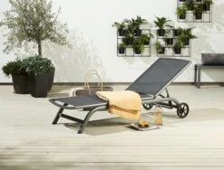Solsäng HANSTHOLM B76xL200 Svart -UteLuxe Butik 156069