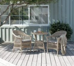 MAGLEBJERG Ø70 Bord + 2 MAGLEBJERG Stol Natur -UteLuxe Butik 201818 3