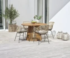 HOLTE Ø120 Bord Hårdträ + 4 ILDERHUSE Stol Natur -UteLuxe Butik 203877